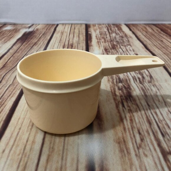 Vintage Tupperware Almond Beige Nesting Measuring Cup 2/3 CUP Replacement - Picture 1 of 8